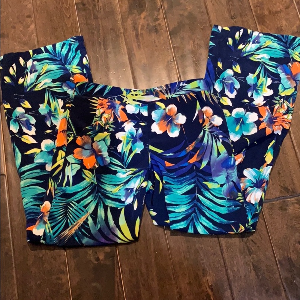 Floral flare size small Hawaiian pant